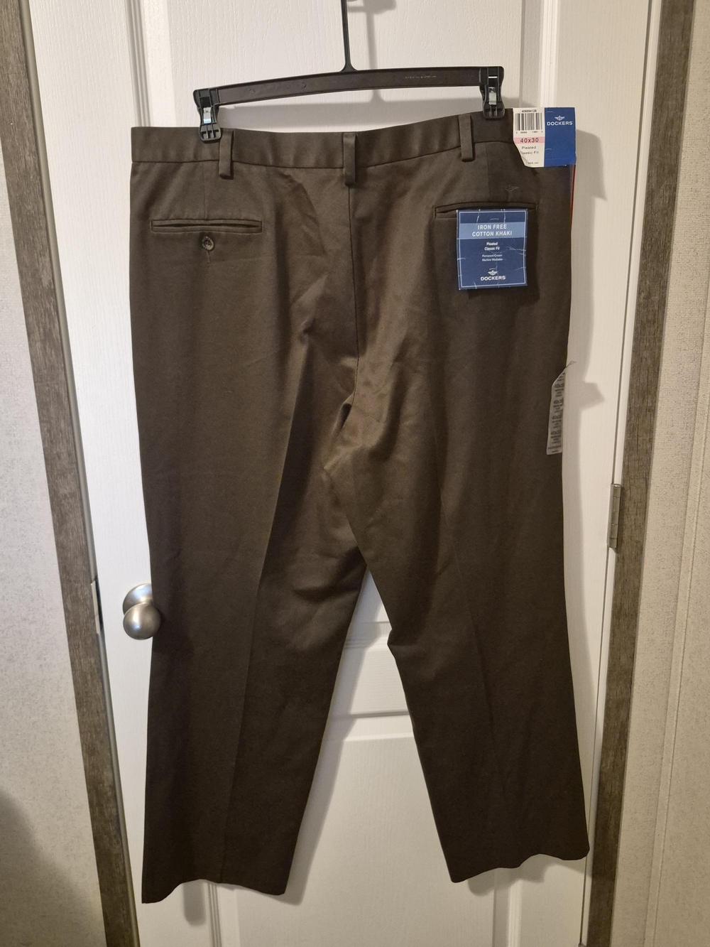Dockers Men's Classic Fit Brown Dress Pants 40 x 30 Business Academia Iron Free
